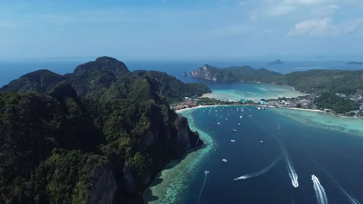 Keindahan alam dan budaya memikat, destinasi bulan madu di Krabi yang sempurna untuk pasangan yang mencari pengalaman romantis.