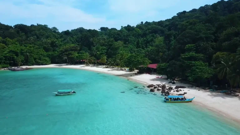 Pulau Tenggol: Keindahan bawah laut yang menakjubkan dan pasir putih yang menenangkan. Destinasi sempurna untuk pelancongan alam.