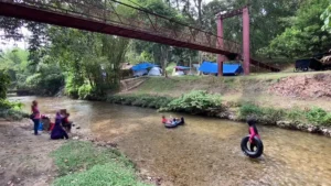Teratak Tok Alang menawarkan kemudahan lengkap untuk aktiviti luar dan acara kumpulan. Suasana alam semulajadi yang menenangkan membuatkan ia pilihan terbaik untuk pengalaman berkhemah yang berkesan.
