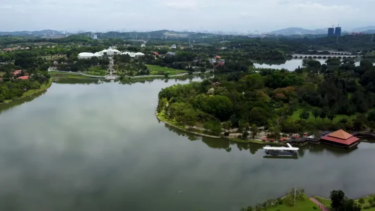Taman Botani Putrajaya: Seri Pemandangan Tropika yang Memukau