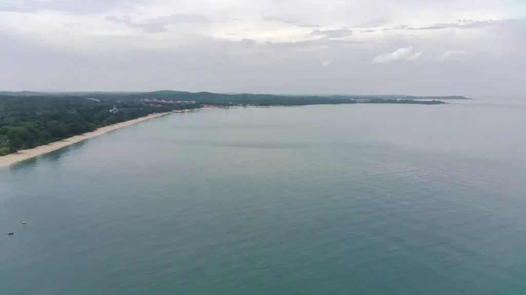 Pantai Desaru: Keindahan Pasir Putih dan Aktiviti Air yang Mengasyikkan