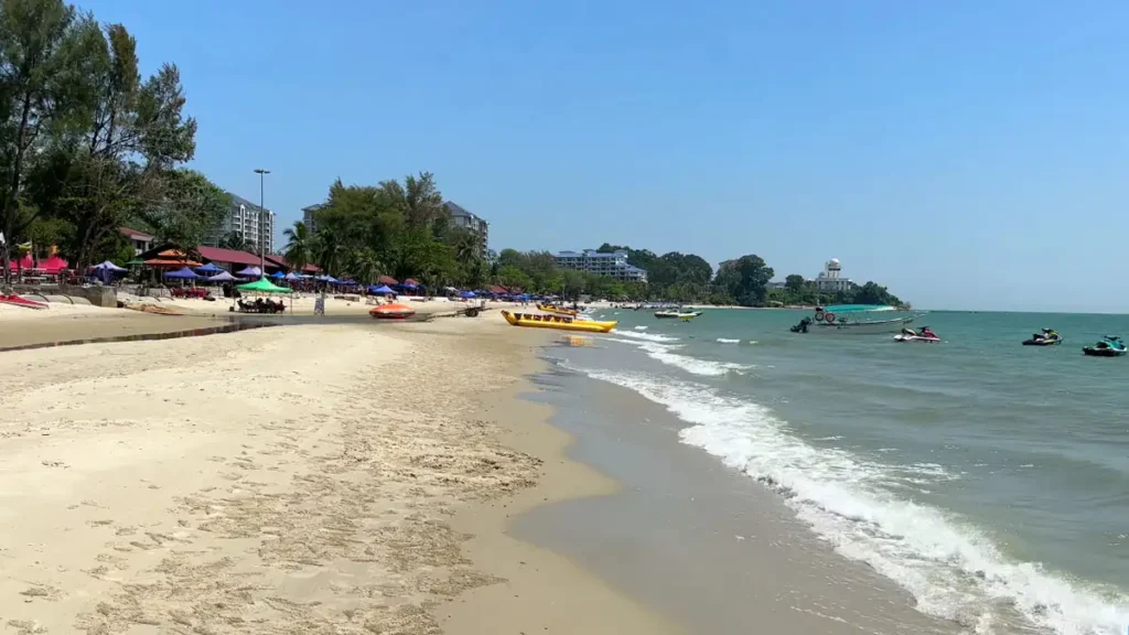 Pantai Teluk Kemang: Surga Aktiviti Air di Port Dickson. Bersantai, Main Air, dan Nikmati Keindahan Pantai yang Menakjubkan!