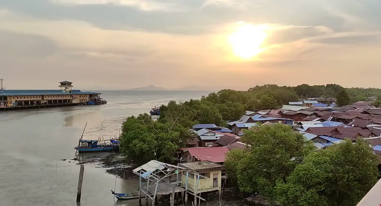 Tempat Menarik di Padang Besar: Arked Niaga menawarkan pengalaman beli-belah serba lengkap dengan harga berpatutan dan pelbagai pilihan barangan.